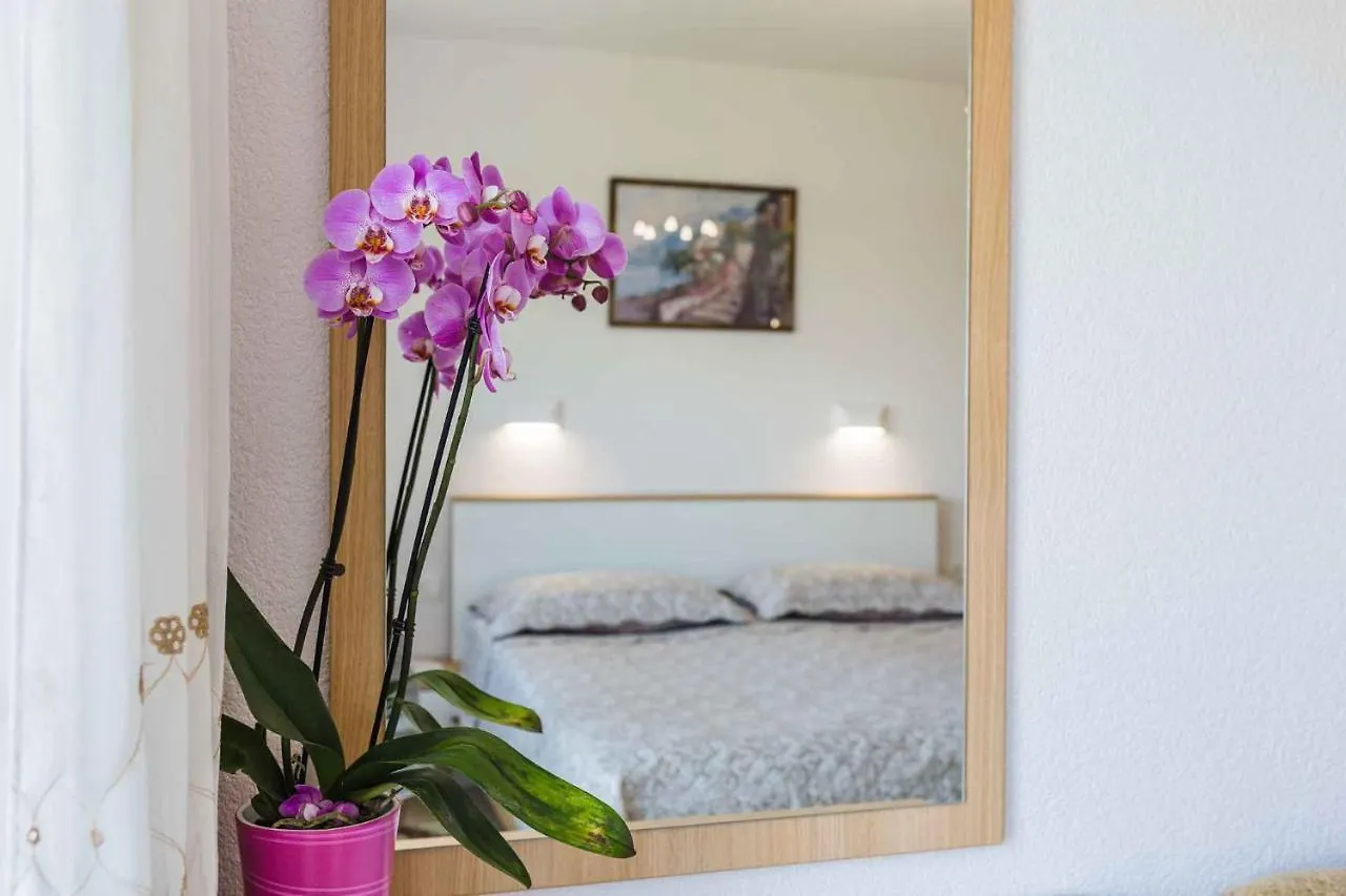 Apartment In Novi Vinodolski 15274