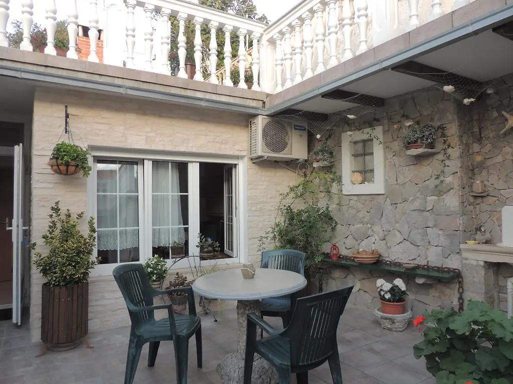 Apartment In Novi Vinodolski 15274