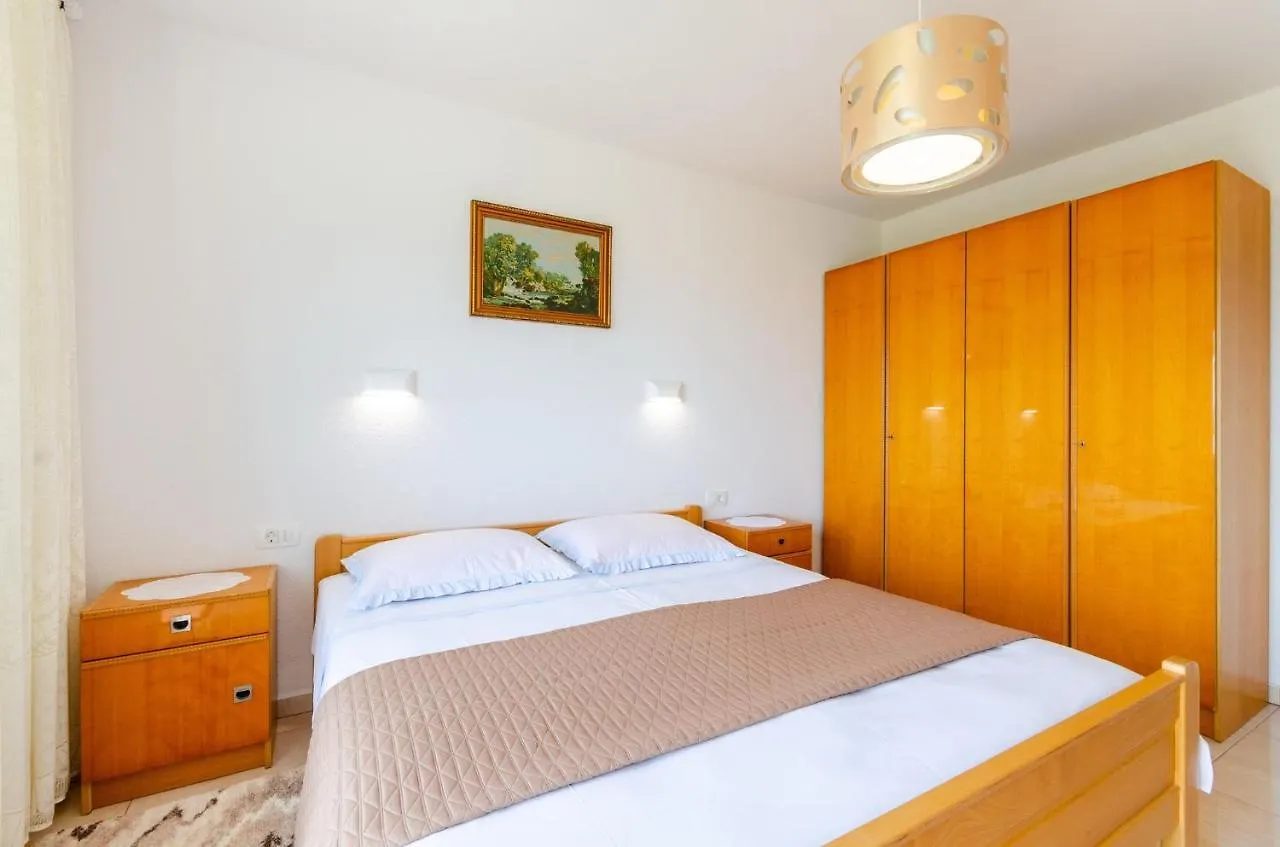 Apartment In Novi Vinodolski 15274