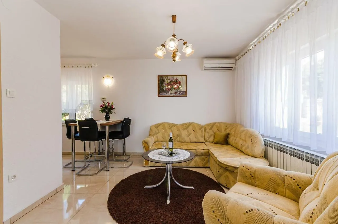 Apartment In Novi Vinodolski 15274